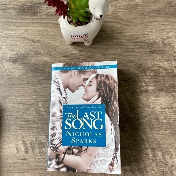 𝅺nicholas Sparks Books - Picture 5 of 8